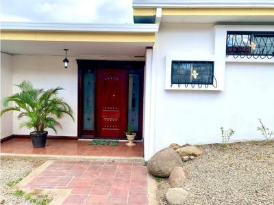 Alquiler o venta de casa de uso mixto en San Rafael de Escazú, 600 mt2