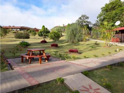 Coronado, casa de montaña en venta con lindos jardines, 350 mt2, 4 recamaras