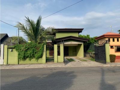 House For Sale in The Center of Jaco! , 208 mt2, 3 recamaras