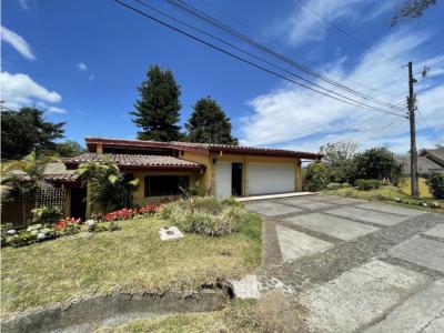 Se Vende/ Alquila amplia casa en San Rafael, Montes de Oca (AD), 441 mt2, 4 recamaras