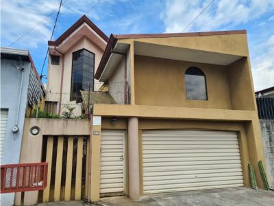 Se vende casa en La Trinidad de Moravia (FE), 175 mt2, 3 recamaras