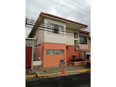 Se Vende Casa con excelente ubicación en Sabana Sur, 237 mt2, 7 recamaras