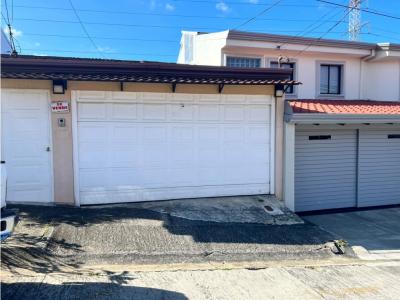 Casa independiente a la venta en La Uruca, 280 mt2, 4 recamaras