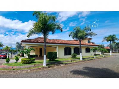 SANTO DOMINGO: Casa de 3 habitaciones, 4 parqueos | Terranostra, 217 mt2, 3 recamaras