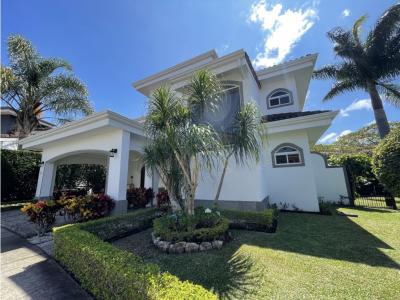 Casa en venta Santo Domingo de Heredia condominio, 227 mt2, 3 recamaras