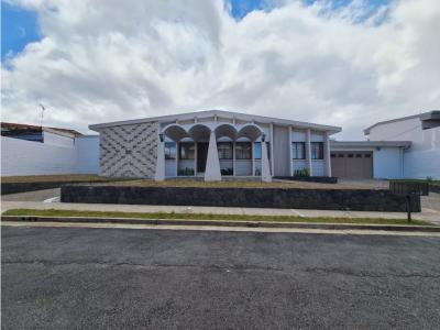 Se vende casa en Los Colegios Norte (FE), 480 mt2, 4 recamaras